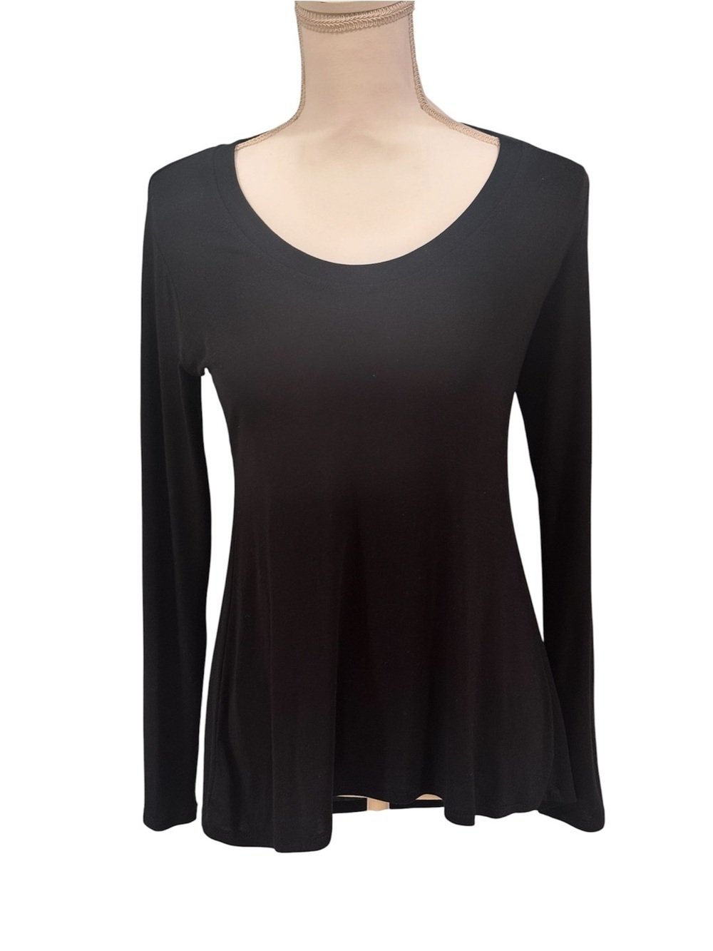 Chelsea & Theodore classic black long-sleeve scoop neck top, high low hem, XS.